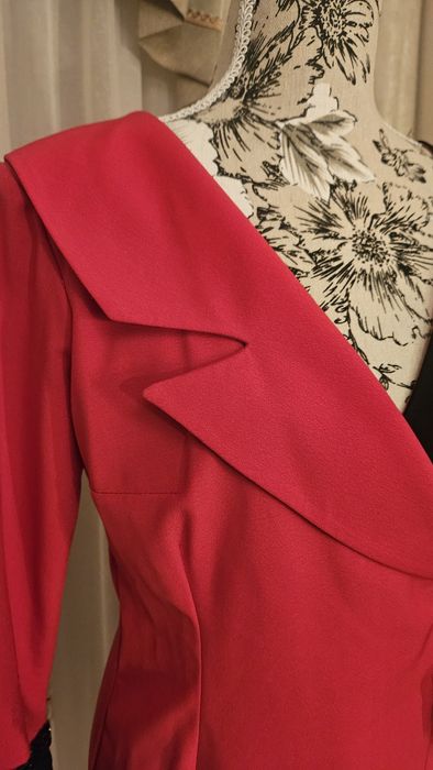 Rochie tip sarafan roz fucsia cu negru,  fundita dantela