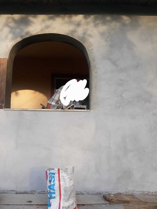 Casa cu sura si anexe + teren de vanzare