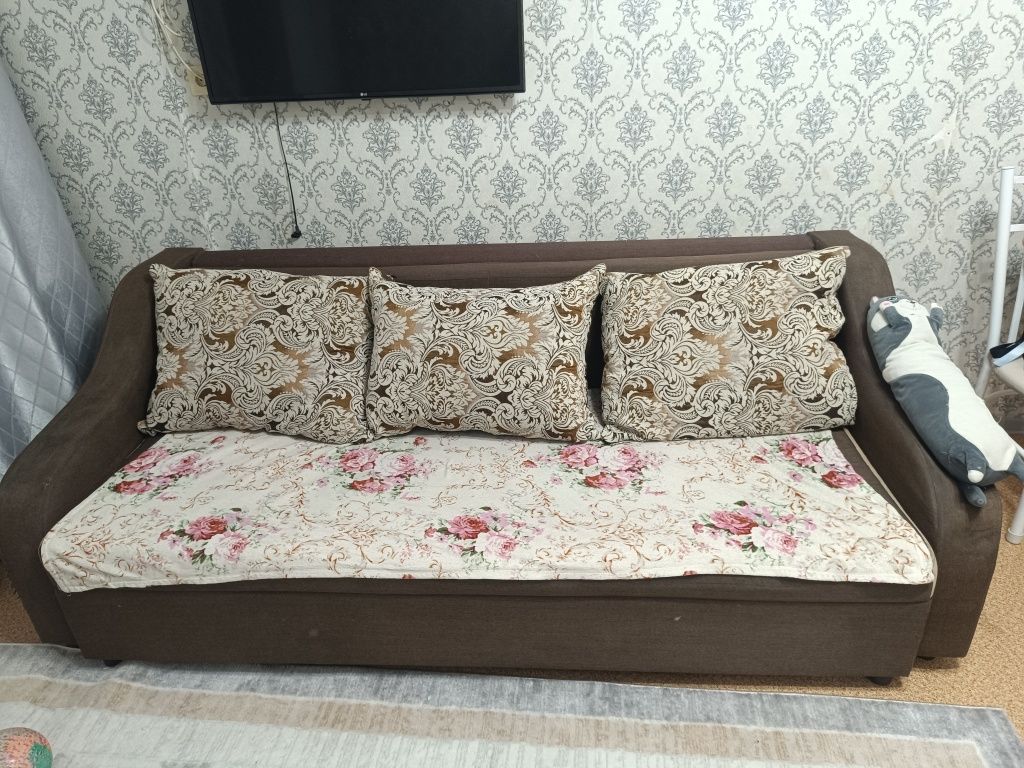 Продам диван в хорошем состоянии