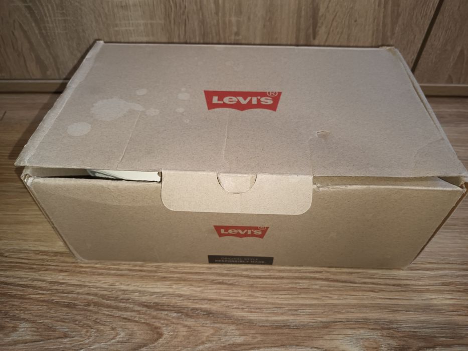 Нови кецове Levi's