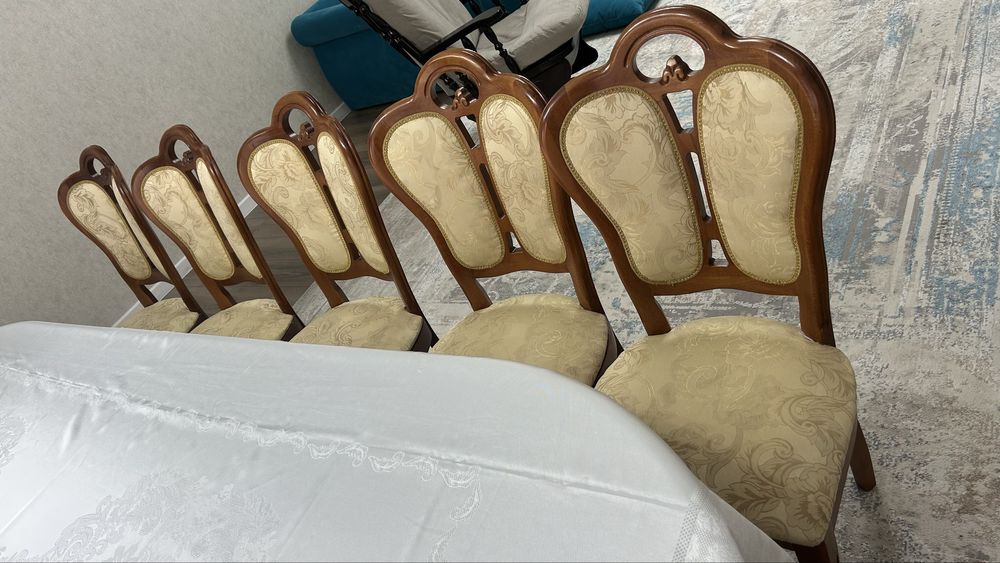 Продам срочно за 30 тысячи,  10 стулья