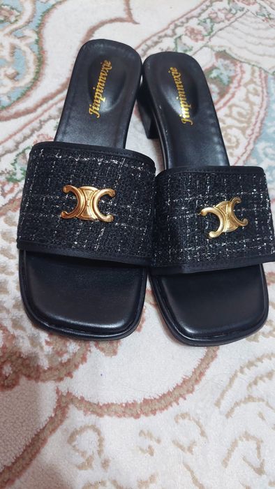 Продам шлепки новые