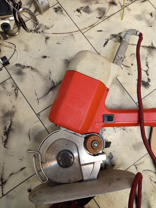 Дискова кроялна ножица работи перфектно