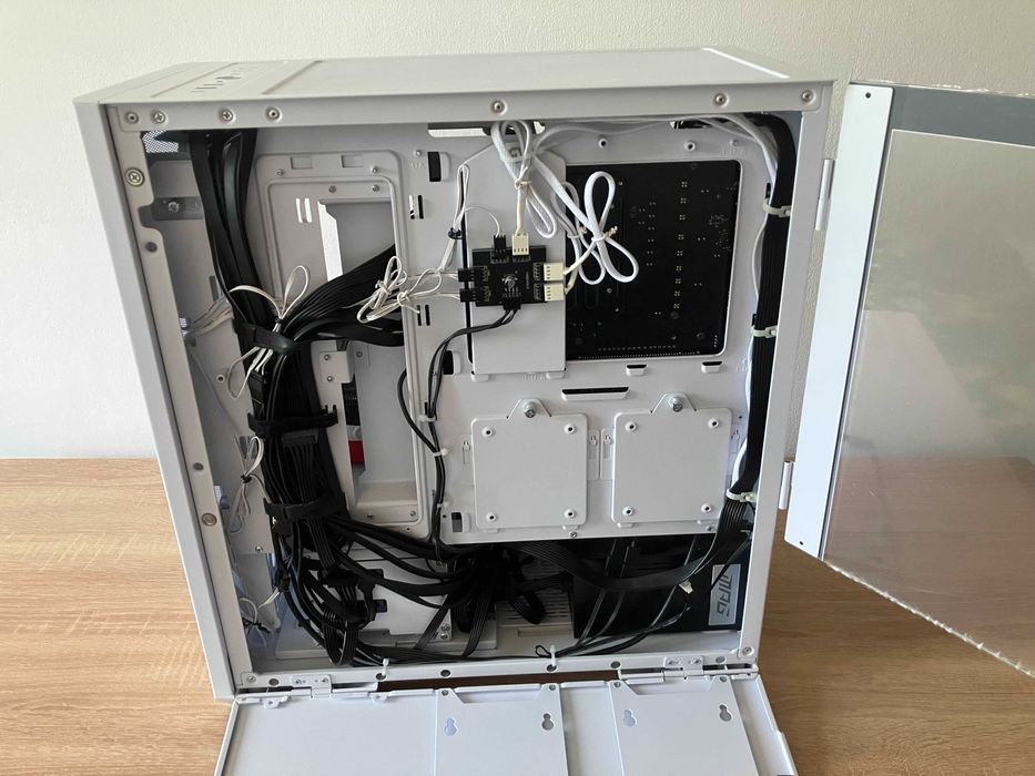 PC Gaming High‑End RTX 4070 Ti Ryzen 7 7700 32 GB DDR5 1 TB SSD Brasov