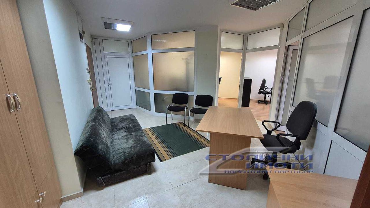 Дава се под наем Офис в София, Център - 100 кв.м за 900 € - Снимка #2