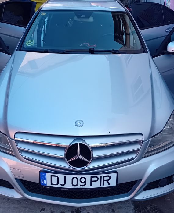 Vând Mercedes Benz 2012