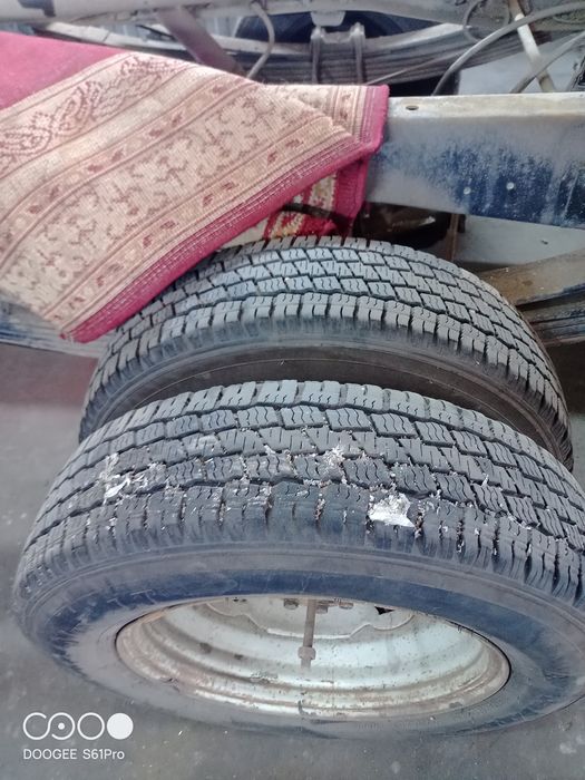 Продам внесезонные шины с дисками на газель количество 6 шт+ 1 запасно