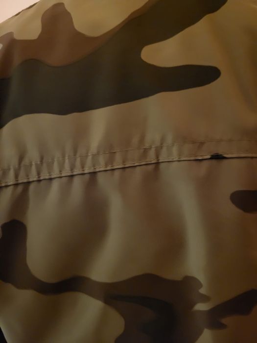 Geaca Pull&Bear kaki, army print, marimea M