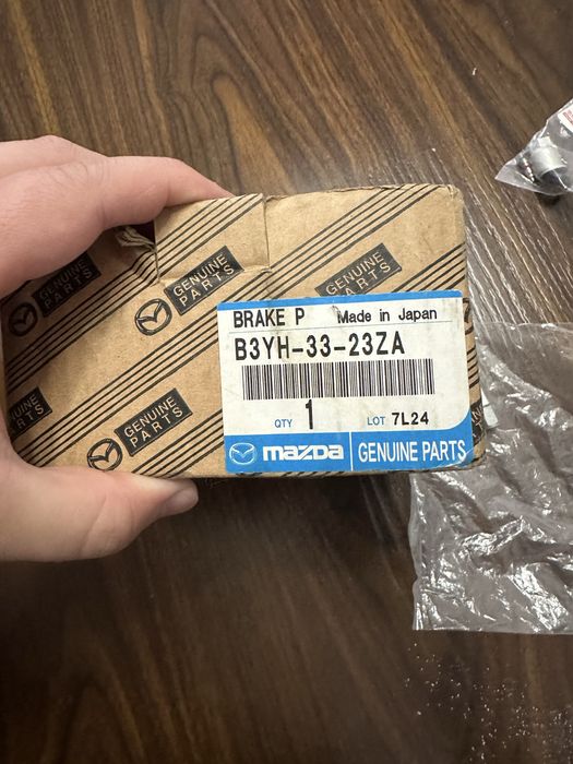 Передние колодки от mazda 3  Brake Pads vin:B3YH-33-23ZA оригинал