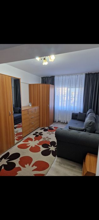 Închiriez garsoniera confort 1