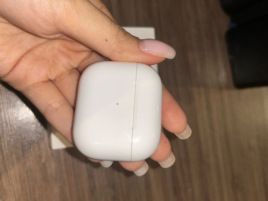 Продам кейс от airpods3