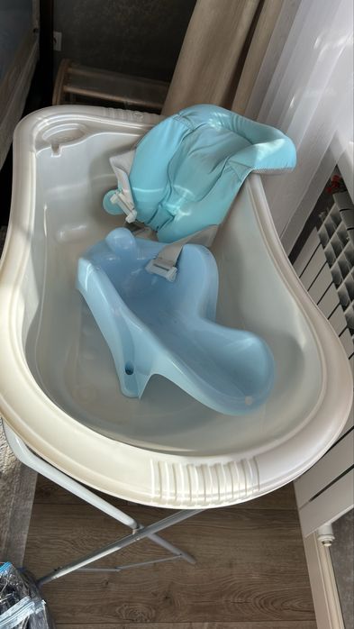 Детская ванночка с подставкой и анатомическим сидениями