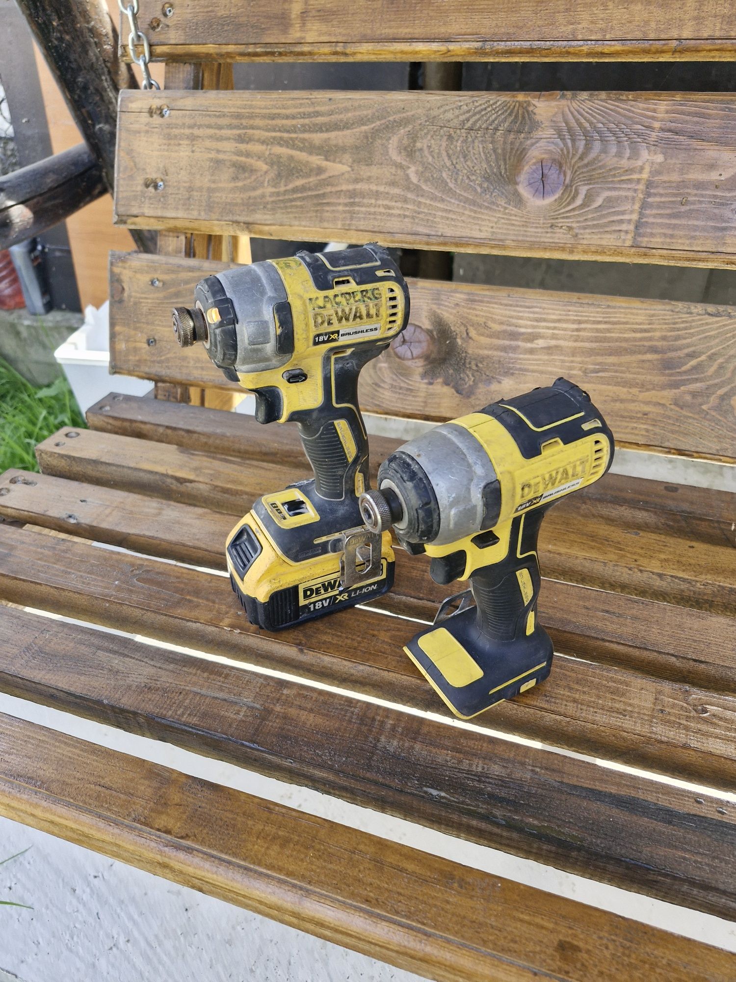 Autofiletantă cu impact Dewalt DCF887