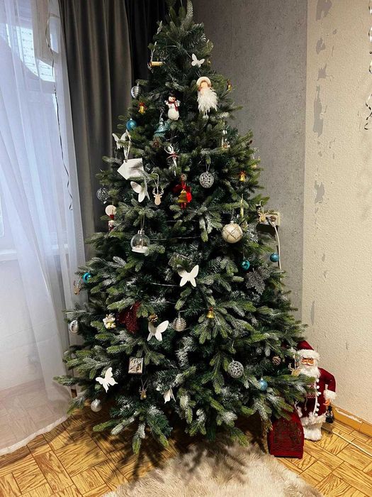 Продаю красивую новогоднюю ёлку