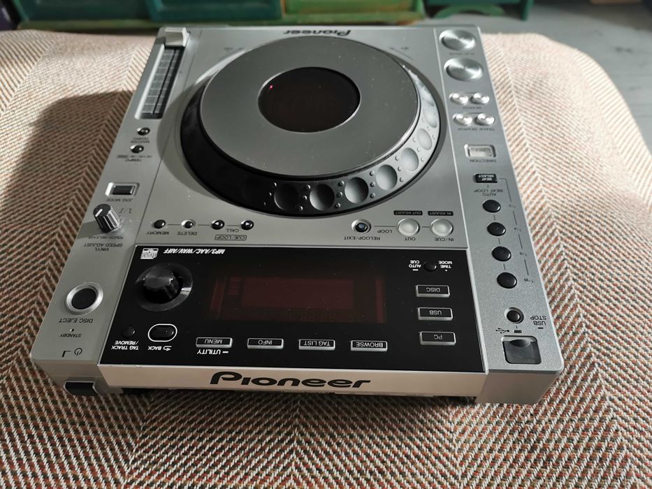 Комплект DJ плеъри Pioneer CDJ 850 с оригиналните кутии