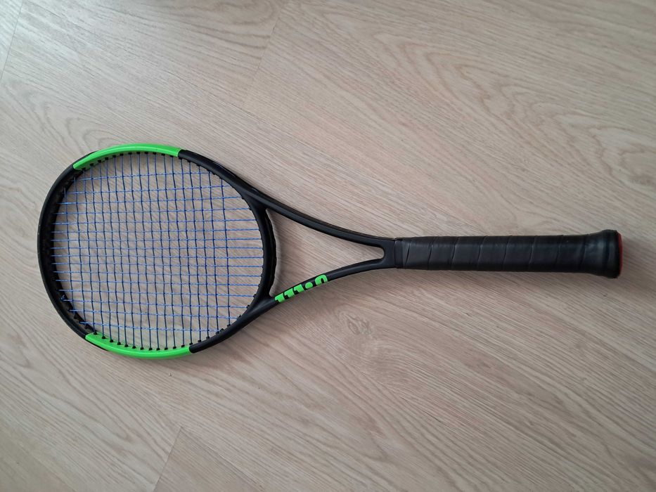 Vând rachetă de tenis