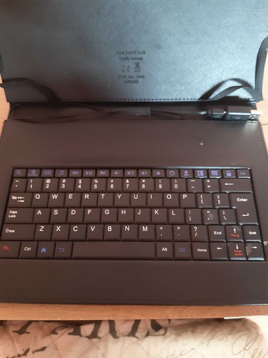 Калъф (кожен) за таблет с клавиатура