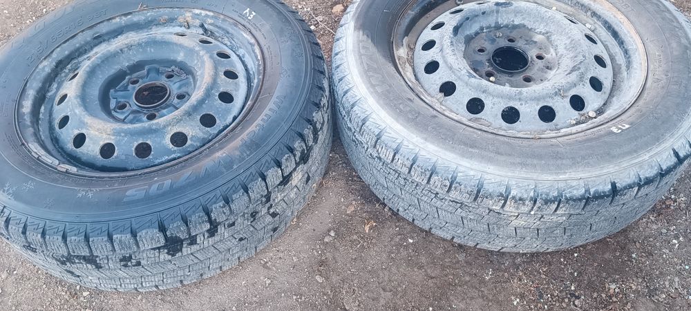 Комплект зимних шин 215/65/16