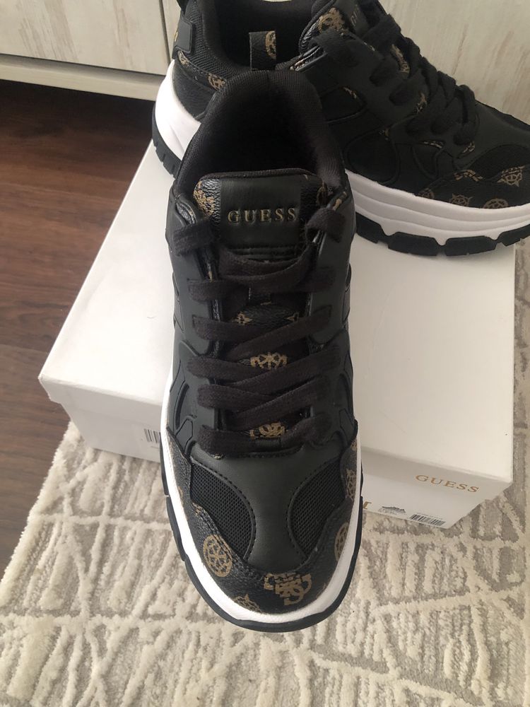 Оригинални дамски обувки GUESS 41 номер
