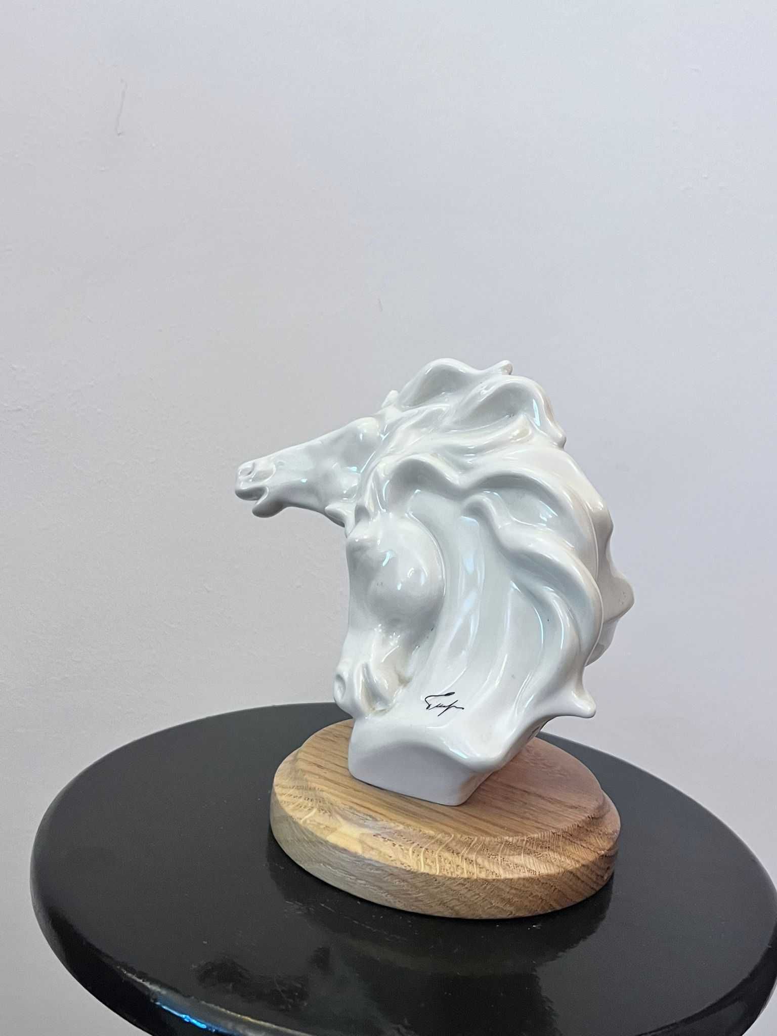 Bibelou expresiv portelan semnat Capodimonte statueta bibeloluri
