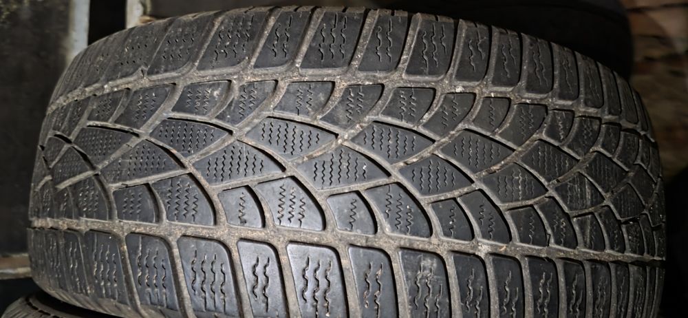 Гуми 4бр 205/50/17 - 1бр  - 59лв