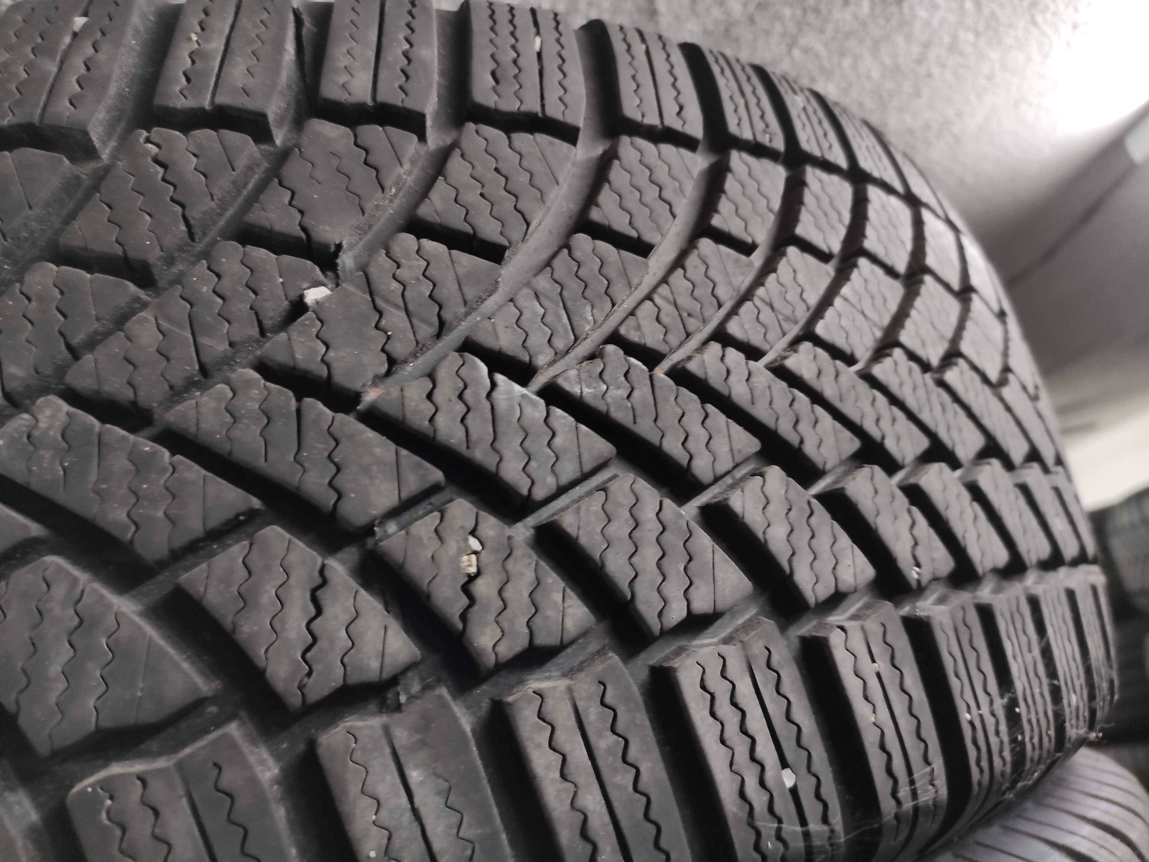 4бр Зимни гуми 215 60 16 - Bridgestone - DOT 2022