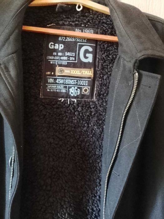 Хорошее теплое мужское пальто большого размера.