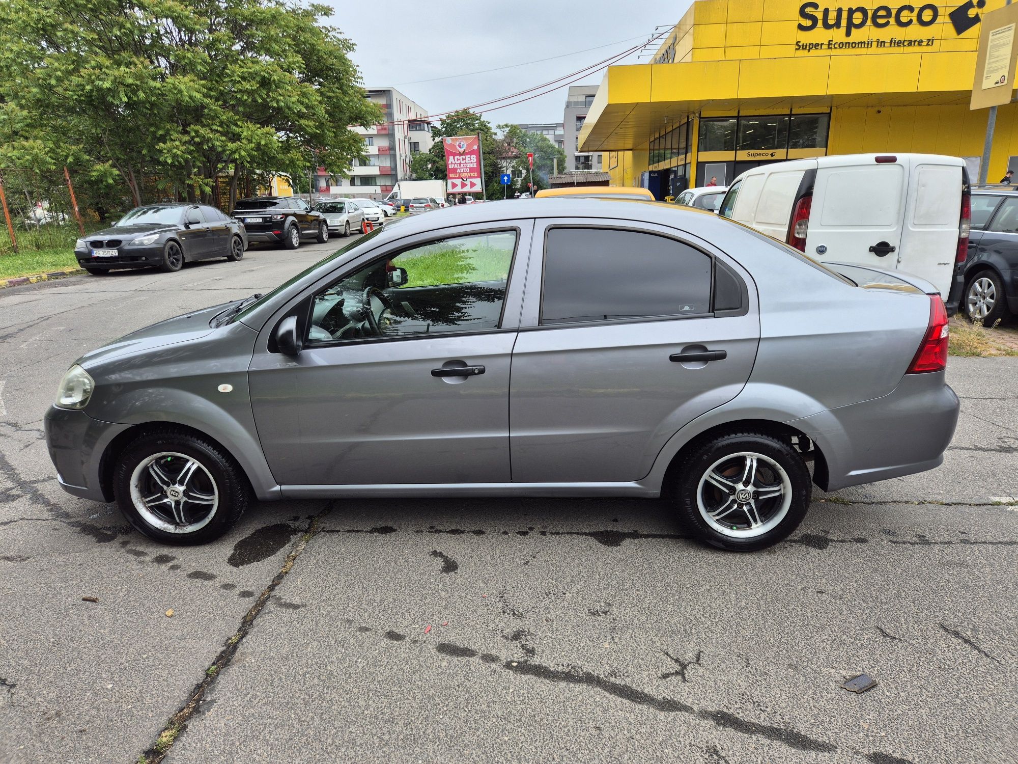 Vând Chevrolet Aveo
