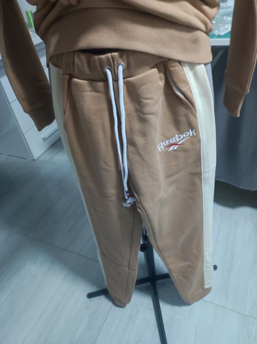 Продам спортивные костюмы