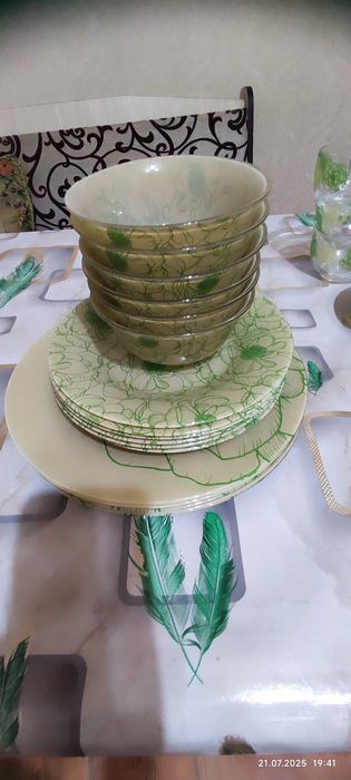 Продам набор столовой посуды