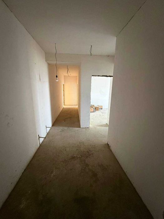 Guliston shahar O'zbekistonshoh ko'chasi 11 uy 19 kv (2 etaj) SOTILADI