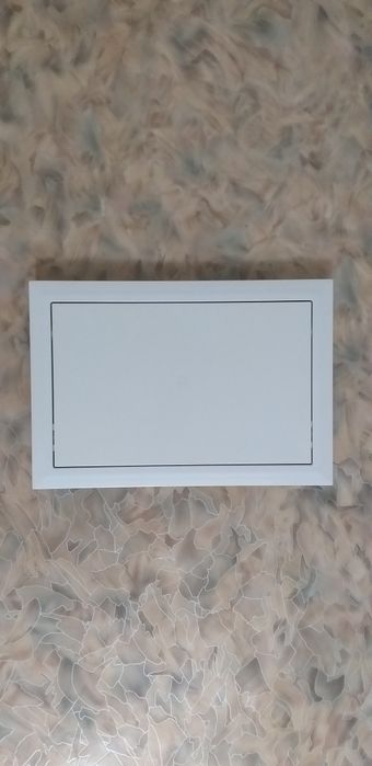 Пластиковые  дверцы  для  пластиковых труб.