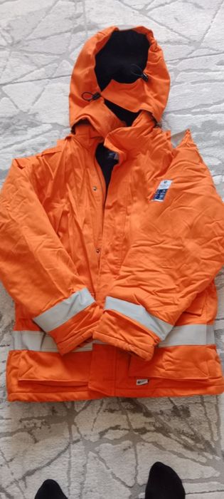 Продам зимнюю спец куртку