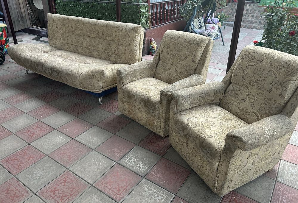Продается диван и кресла