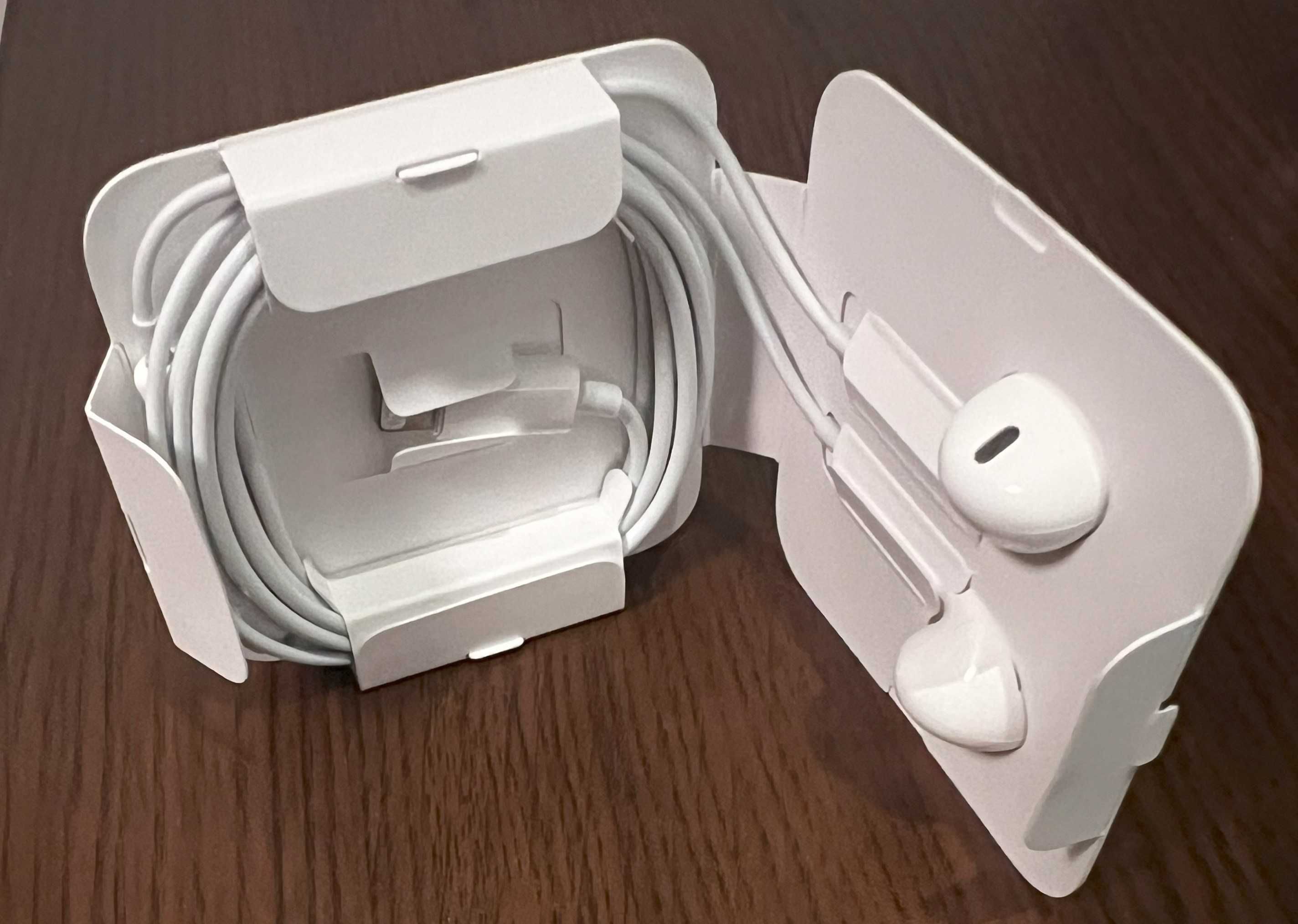 Нови Apple Earpods Lighting port с преходник