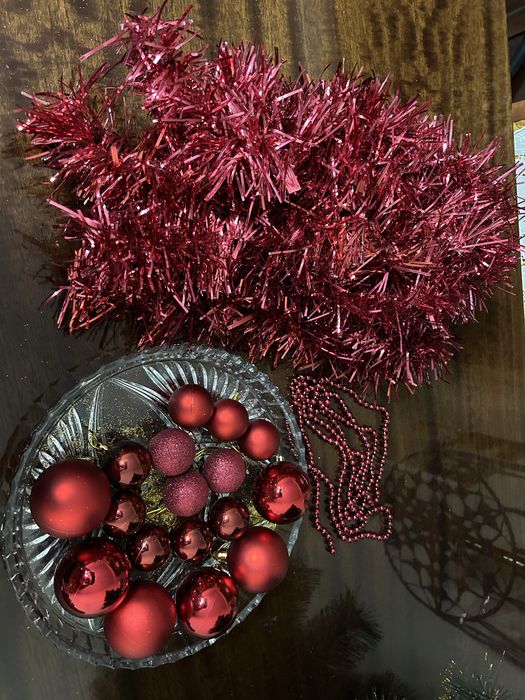 Продам настольную елку новую на подставке