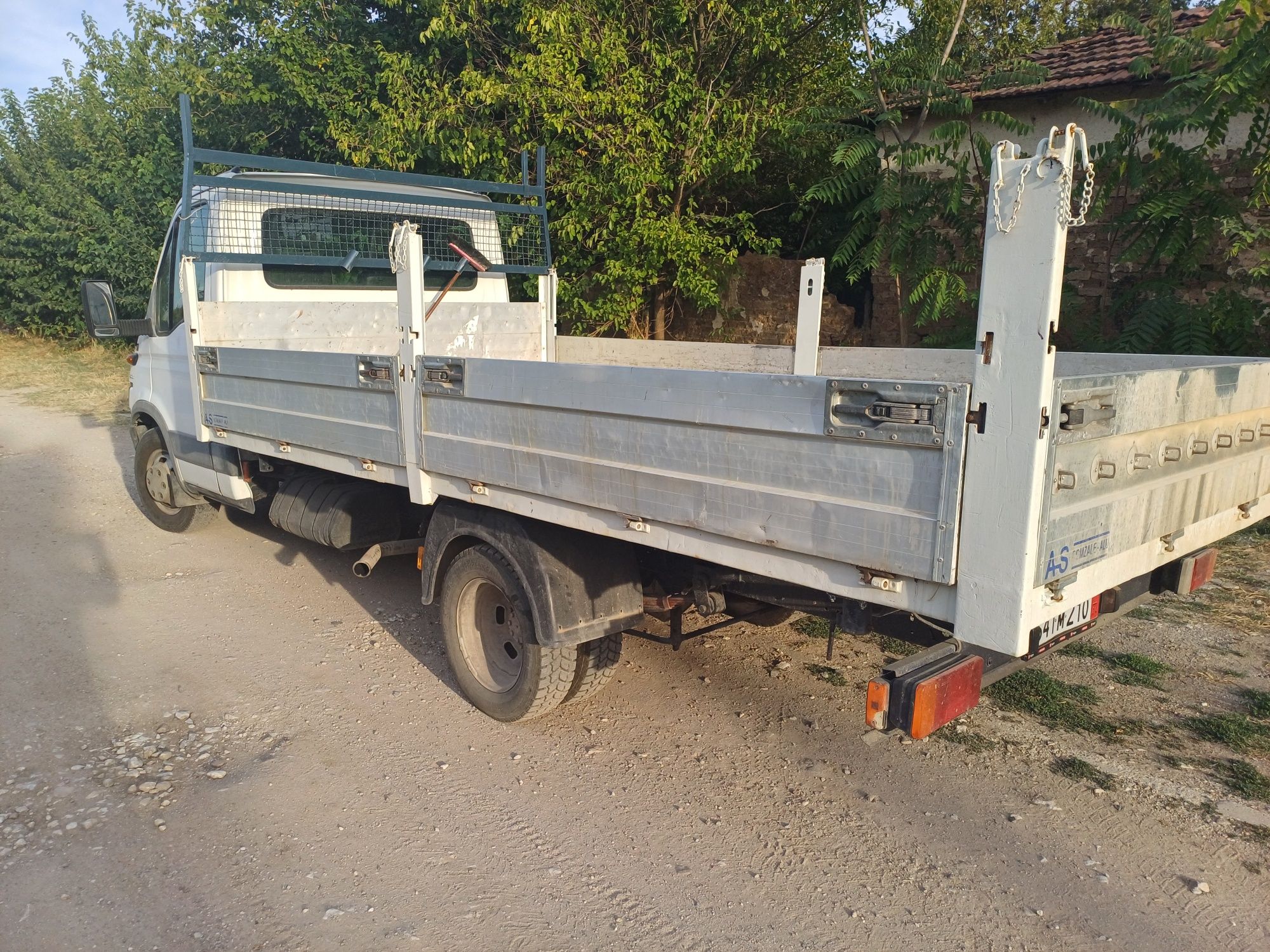 Продавасе самосвал
