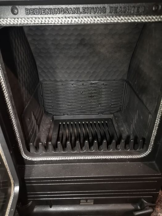 Кахлена / керамична чугунена камина