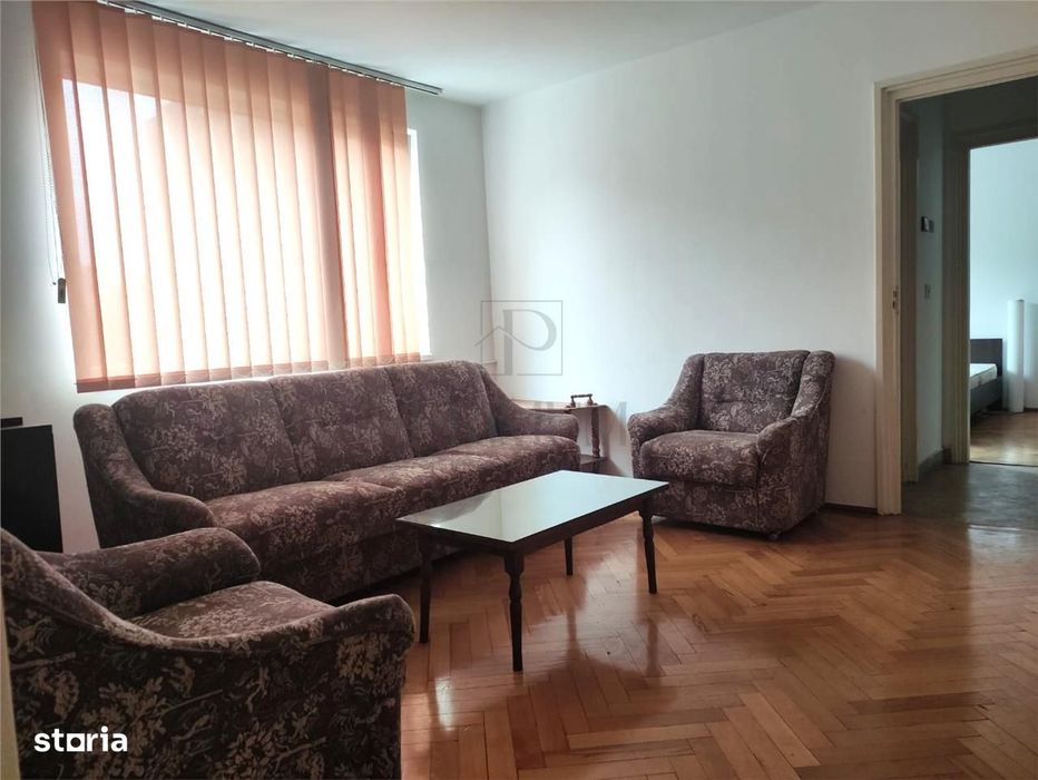 Piata 700 - Etaj 2 - Curte Interioara - 3 Camere