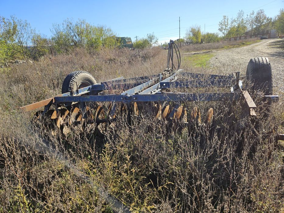 Tractor U650 cu utilaje