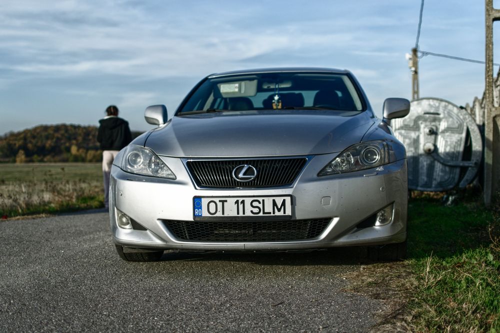 Vând Lexus is 220d