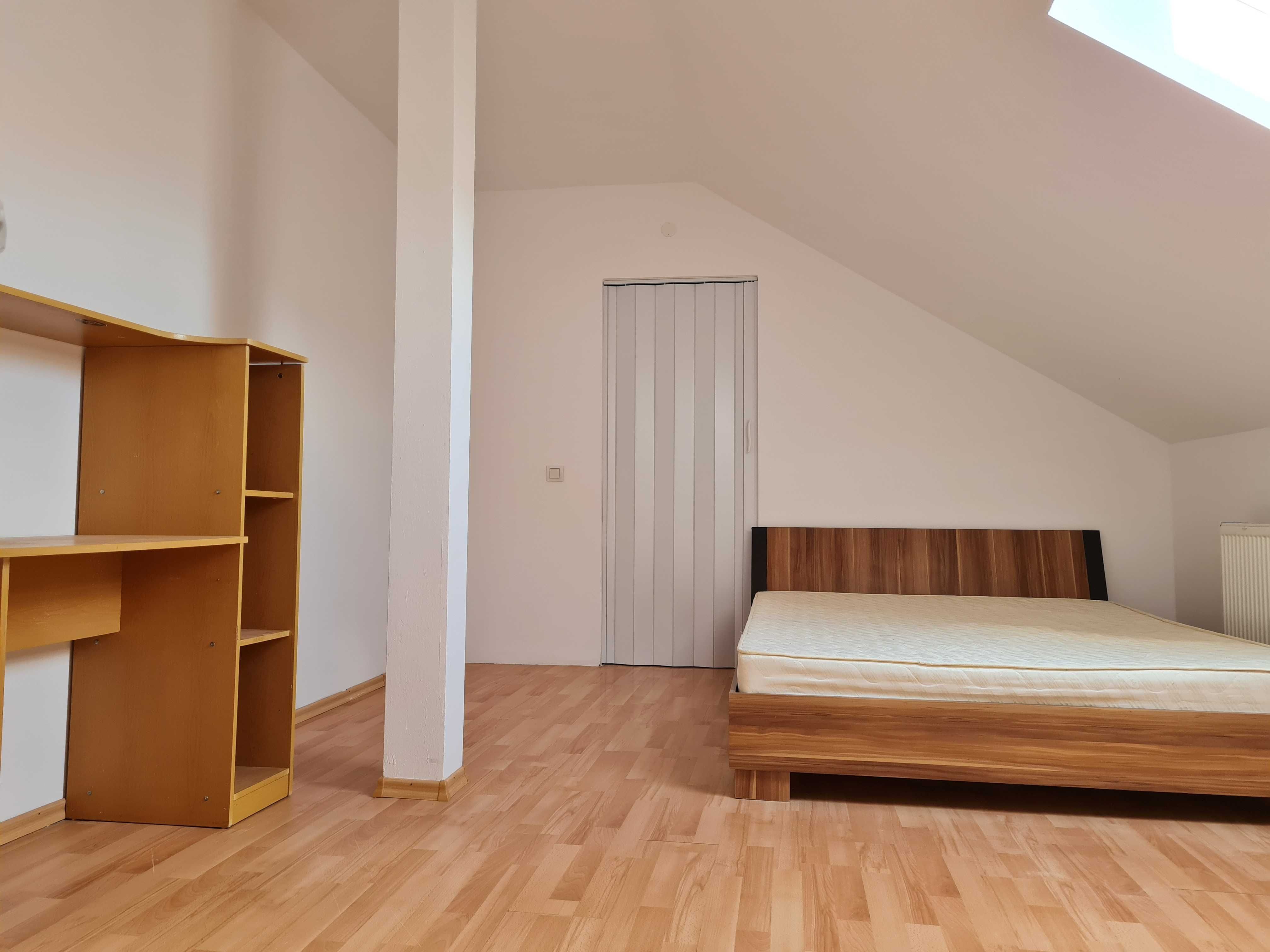 Inchiriez apartament 2 dormitoare+living in Vasile AAron(Semaforului)