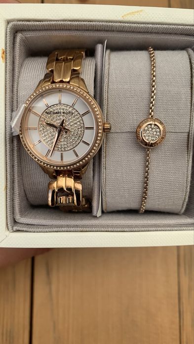 Часовник с гривна Michael Kors