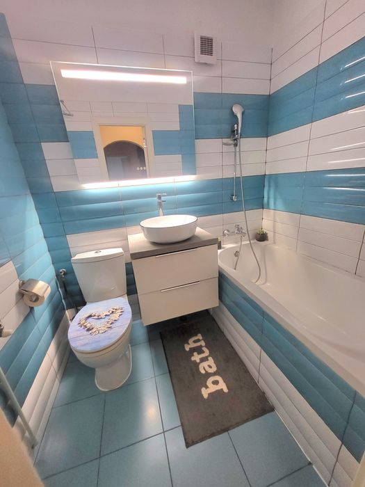 Direct proprietar Închiriez apartament 4 camere centrala proprie