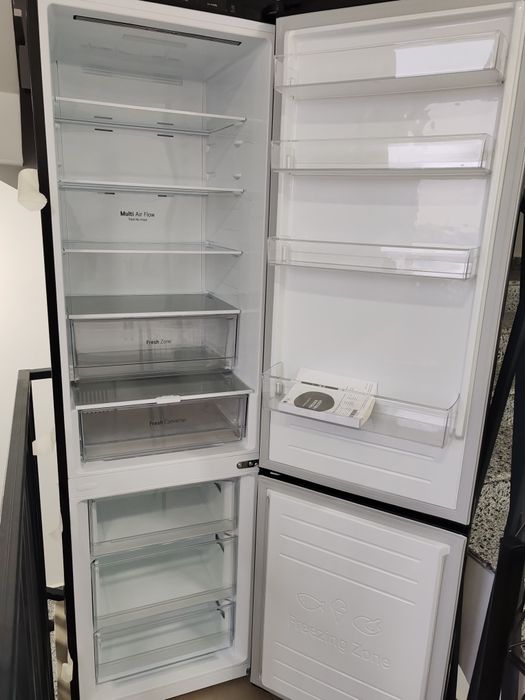 Vând combină LG cod produs GBP62MCNBC