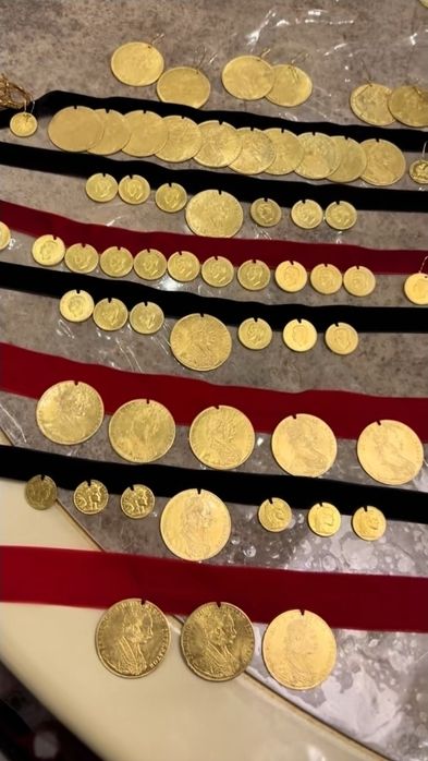 Fac salbe pe baza de comanda , monde placte cu aur de 24k