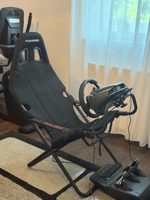 Scaun de gaming cu volan si pedale