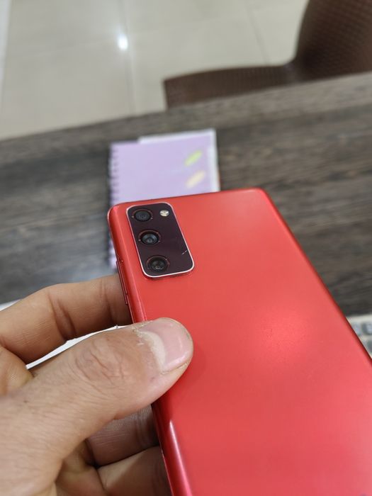 Телефон Samsung S20FE 6/128