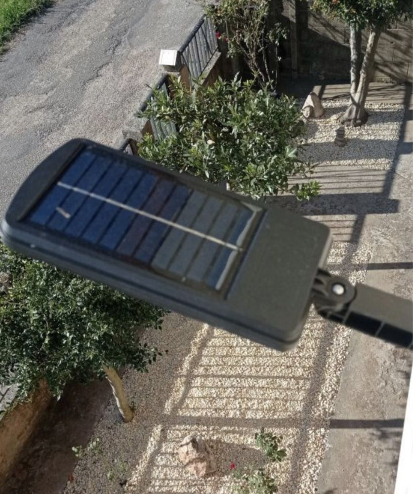 Lampa solara stradala, cu senzor de miscare, panou solar incorprat