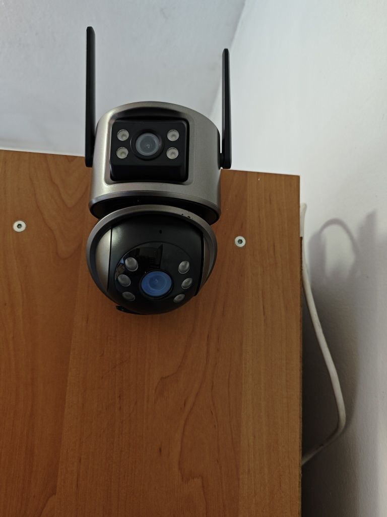 Двойна wifi камара icsee водоустоичива 6MP